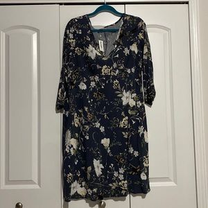 Blue/gray floral maternity 3/4 sleeve dress